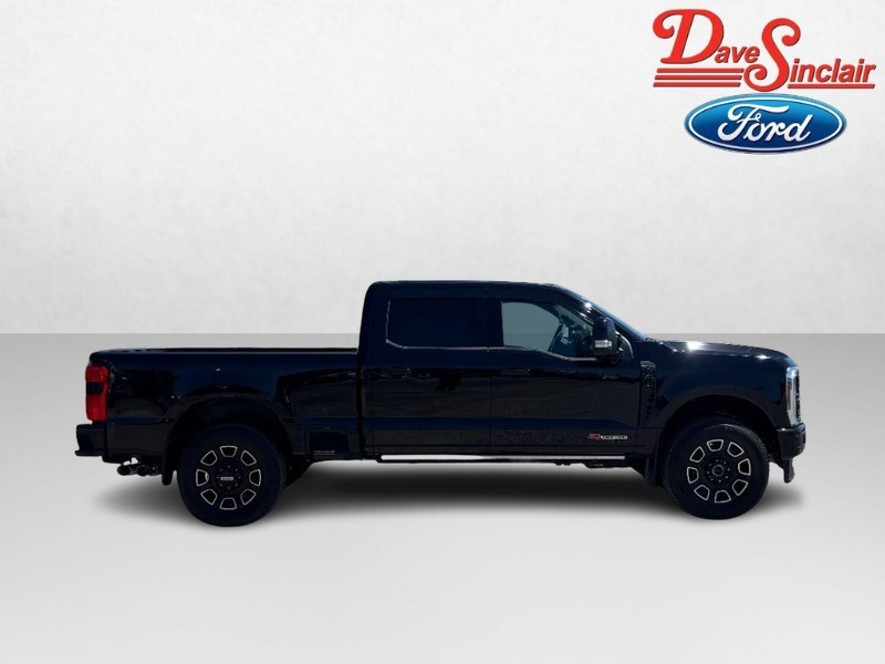 Ford Super Duty F-350 SRW Vehicle Full-screen Gallery Image 05