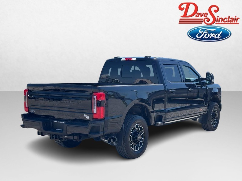 Ford Super Duty F-350 SRW Vehicle Full-screen Gallery Image 07