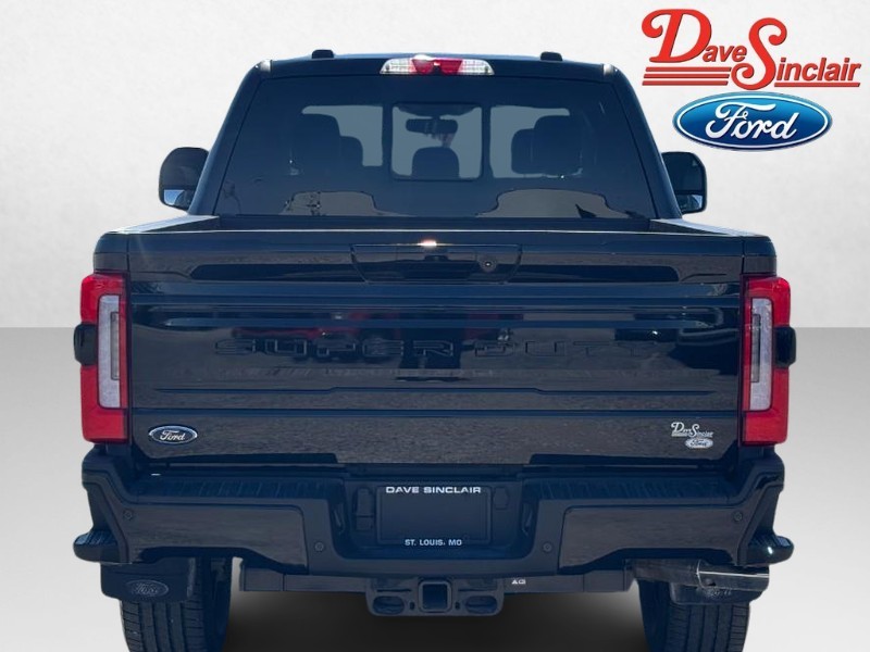 Ford Super Duty F-350 SRW Vehicle Full-screen Gallery Image 08