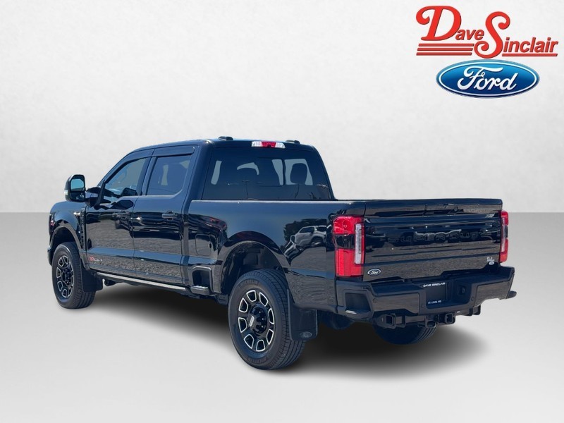 Ford Super Duty F-350 SRW Vehicle Full-screen Gallery Image 09