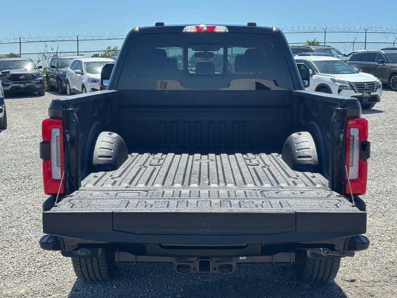 Ford Super Duty F-350 SRW Vehicle Full-screen Gallery Image 11