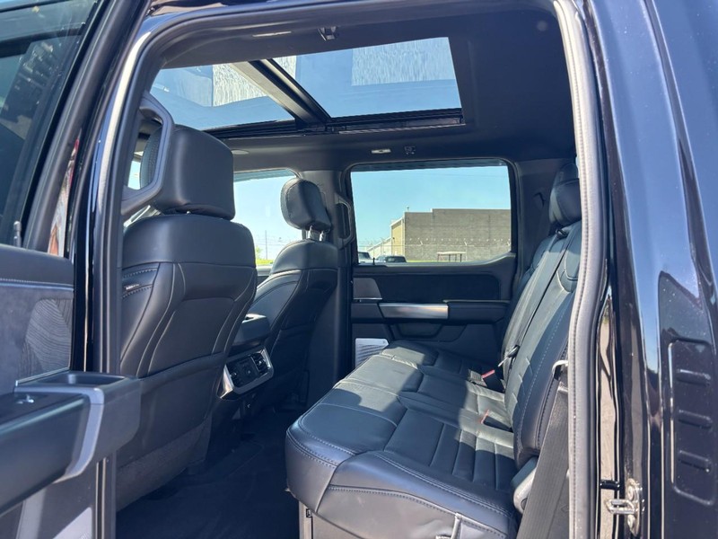 Ford Super Duty F-350 SRW Vehicle Full-screen Gallery Image 13