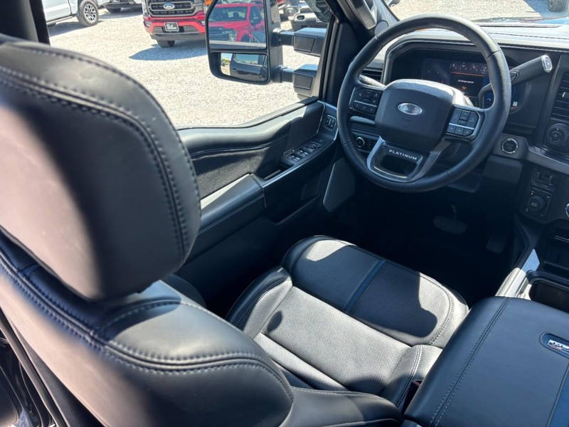 Ford Super Duty F-350 SRW Vehicle Full-screen Gallery Image 14