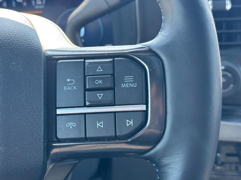 Ford Super Duty F-350 SRW Vehicle Full-screen Gallery Image 21
