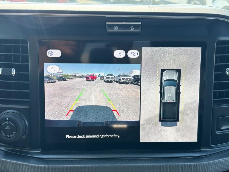Ford Super Duty F-350 SRW Vehicle Full-screen Gallery Image 25