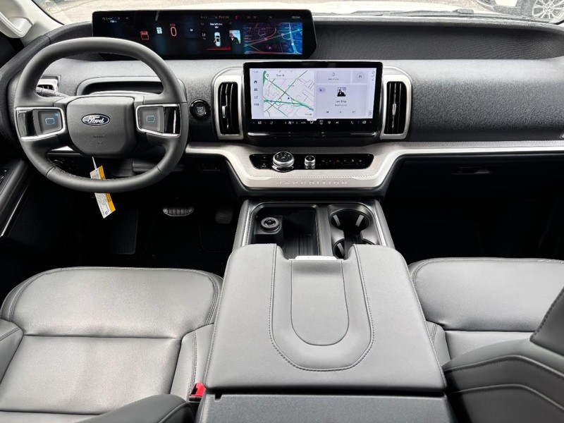 Ford Expedition Vehicle Full-screen Gallery Image 15