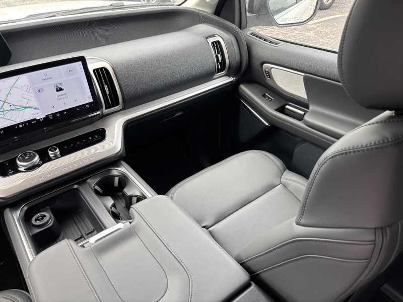 Ford Expedition Vehicle Full-screen Gallery Image 16