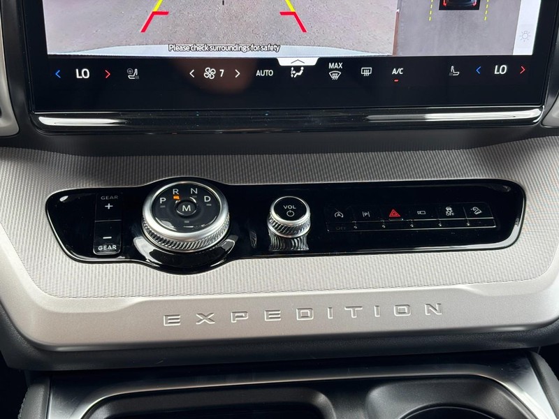 Ford Expedition Vehicle Full-screen Gallery Image 26