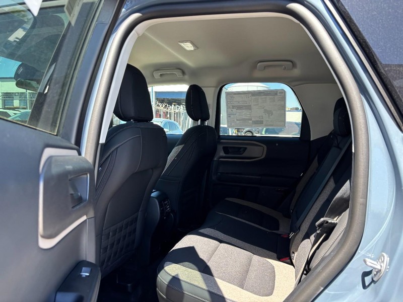 Ford Bronco Sport Vehicle Full-screen Gallery Image 12