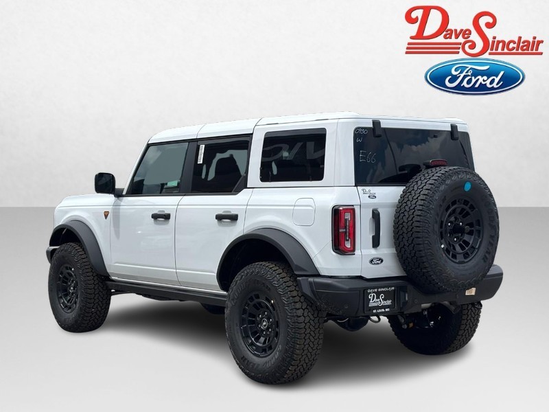 Ford Bronco Vehicle Full-screen Gallery Image 09