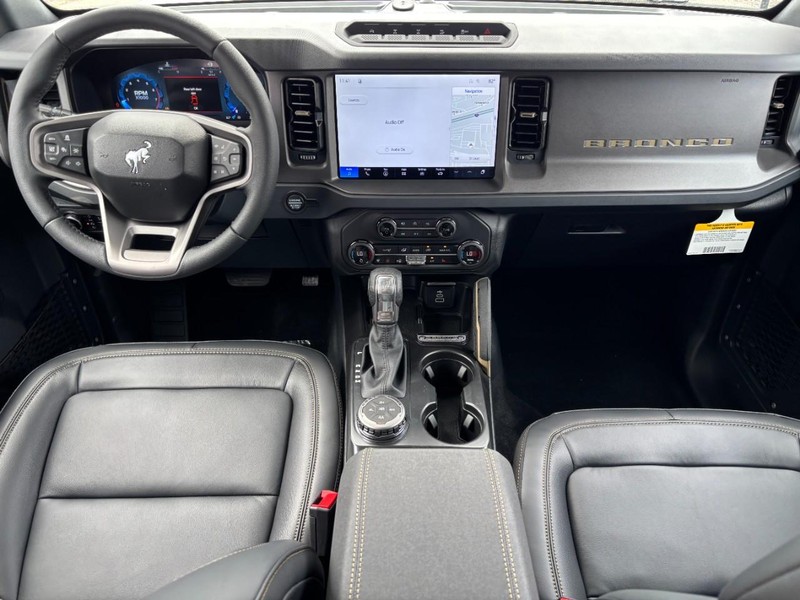 Ford Bronco Vehicle Full-screen Gallery Image 14