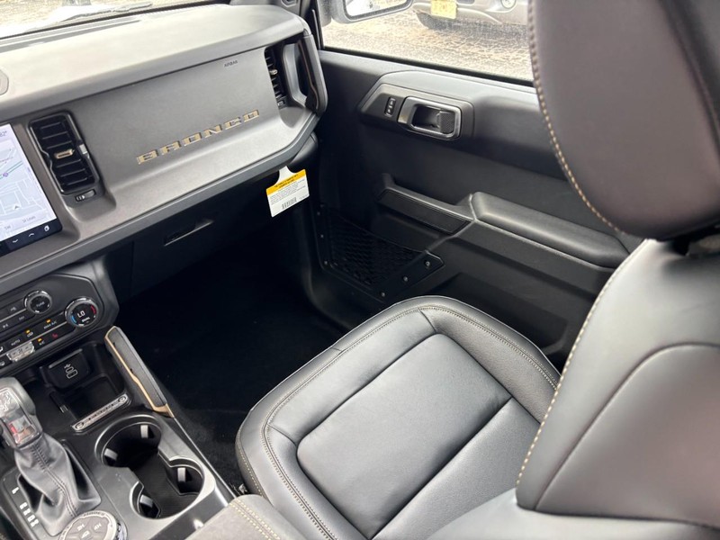 Ford Bronco Vehicle Full-screen Gallery Image 15