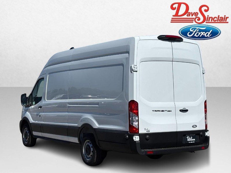 Ford Transit Cargo Van Vehicle Full-screen Gallery Image 09