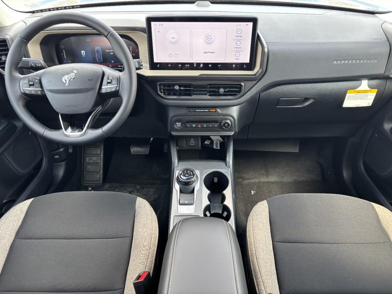 Ford Bronco Sport Vehicle Full-screen Gallery Image 14