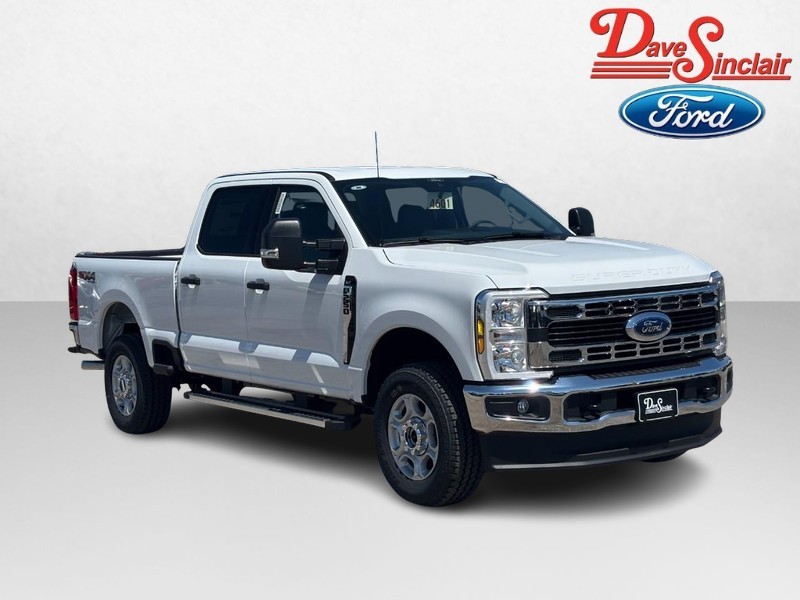 Ford Super Duty F-250 SRW Vehicle Full-screen Gallery Image 04