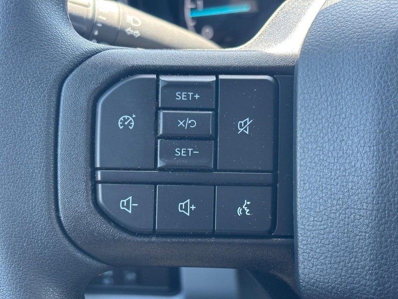 Ford Super Duty F-250 SRW Vehicle Full-screen Gallery Image 19