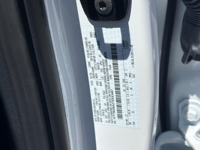 Ford Super Duty F-250 SRW Vehicle Full-screen Gallery Image 25