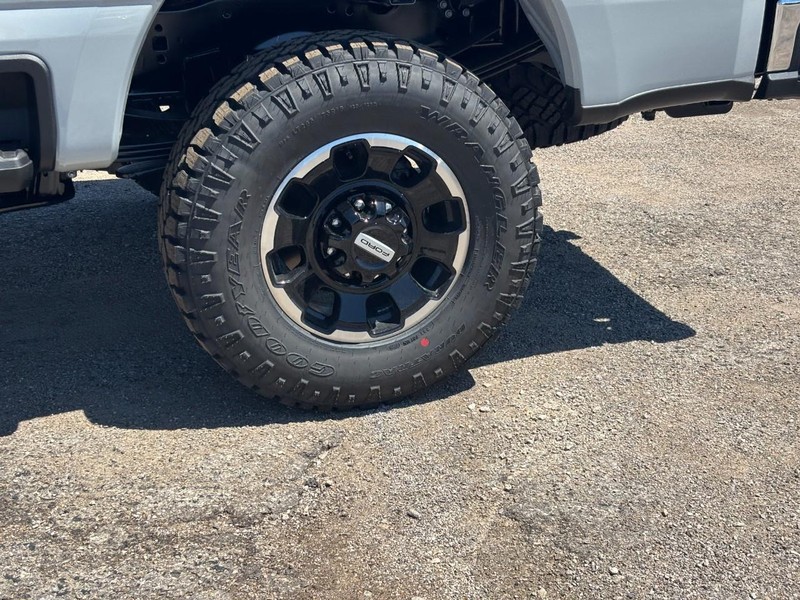 Ford Super Duty F-250 SRW Vehicle Image 11
