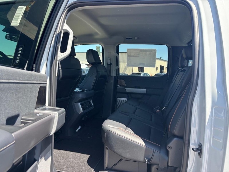 Ford Super Duty F-250 SRW Vehicle Image 12