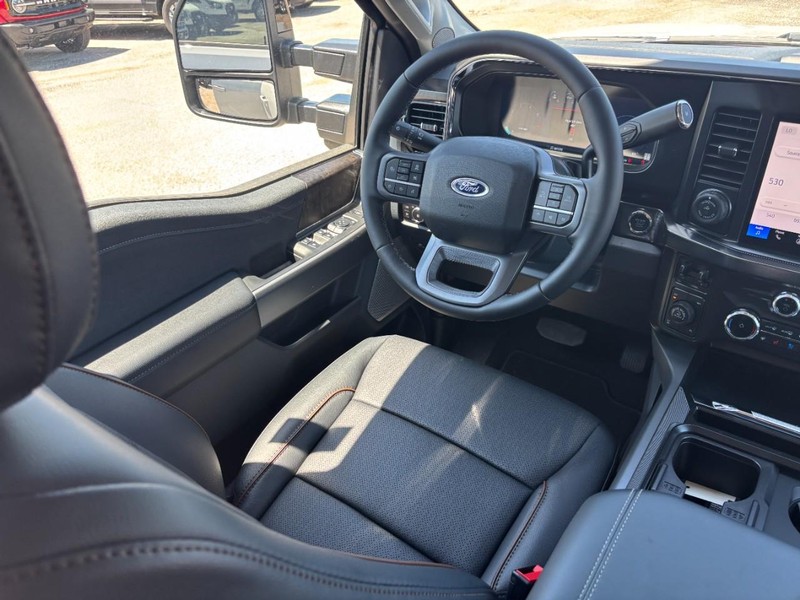 Ford Super Duty F-250 SRW Vehicle Image 13