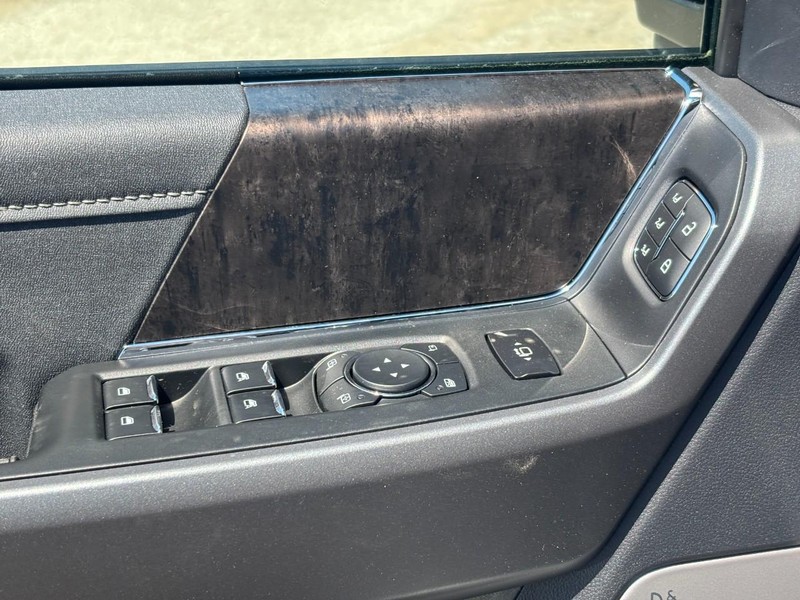Ford Super Duty F-250 SRW Vehicle Image 17