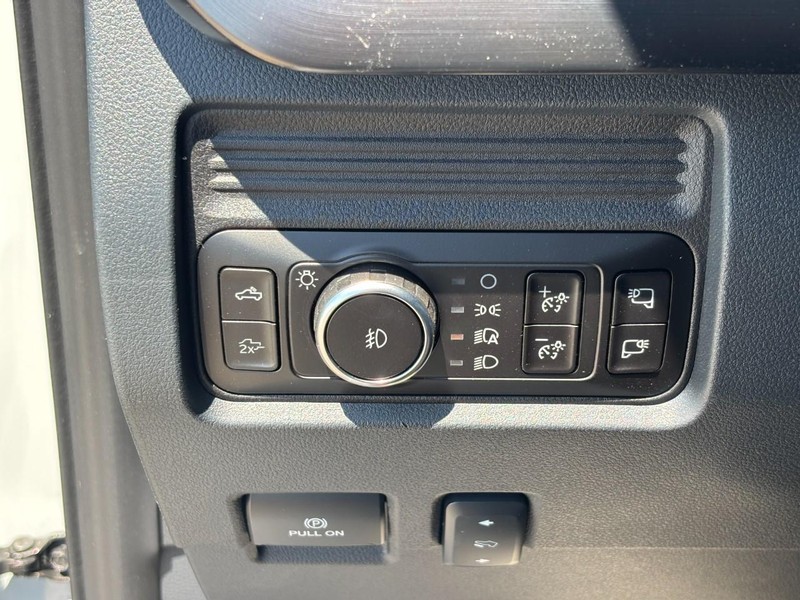 Ford Super Duty F-250 SRW Vehicle Image 18