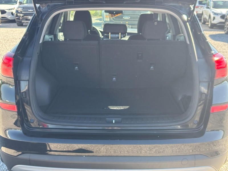 Hyundai Tucson Vehicle Image 11