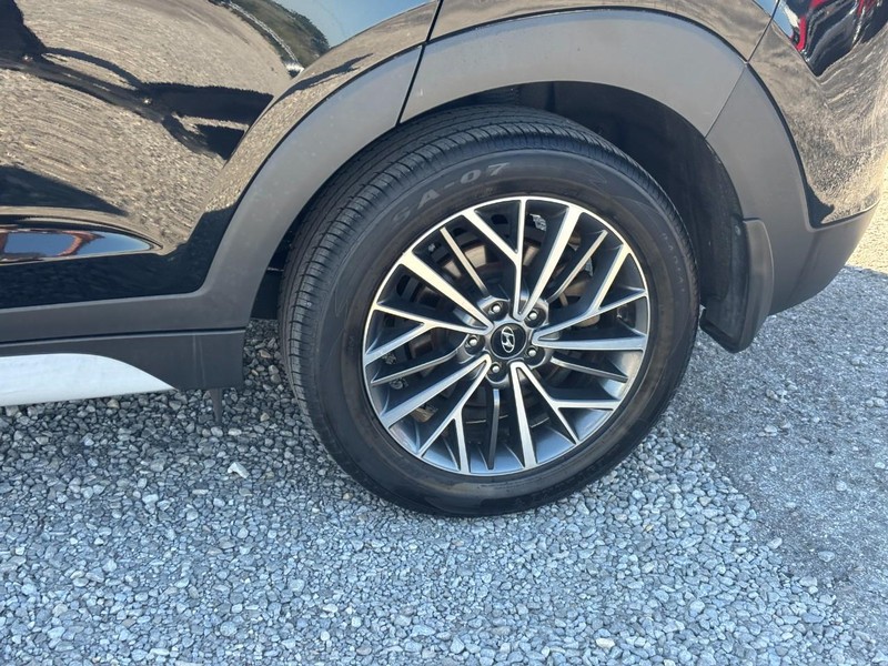 Hyundai Tucson Vehicle Image 12