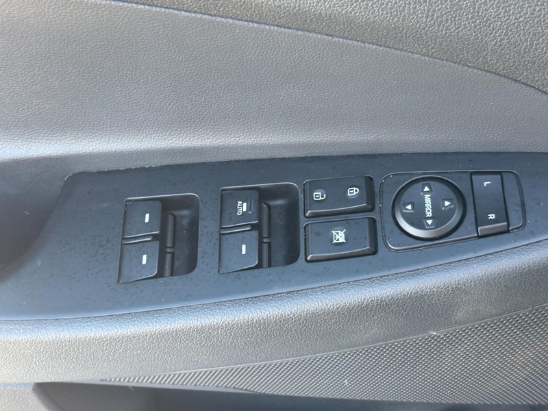 Hyundai Tucson Vehicle Image 18