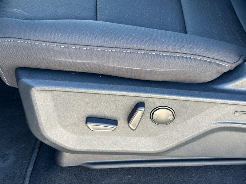 Ford F-150 Vehicle Full-screen Gallery Image 16