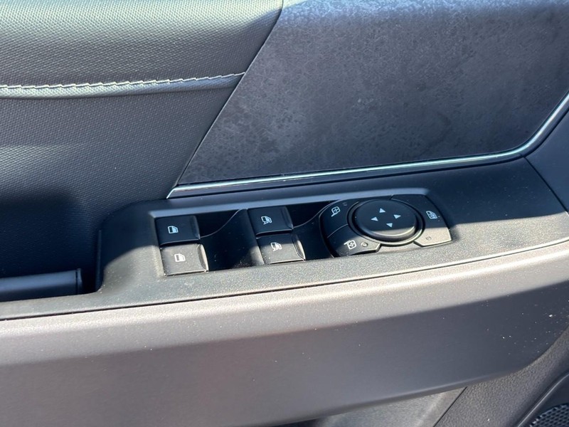 Ford F-150 Vehicle Full-screen Gallery Image 17