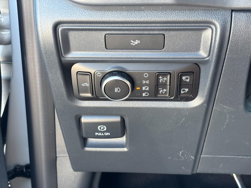 Ford F-150 Vehicle Full-screen Gallery Image 18