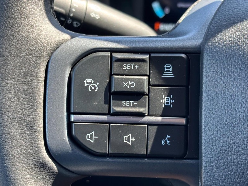 Ford F-150 Vehicle Full-screen Gallery Image 19