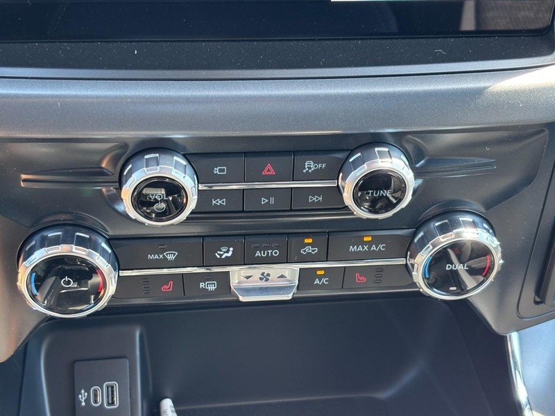 Ford F-150 Vehicle Full-screen Gallery Image 25