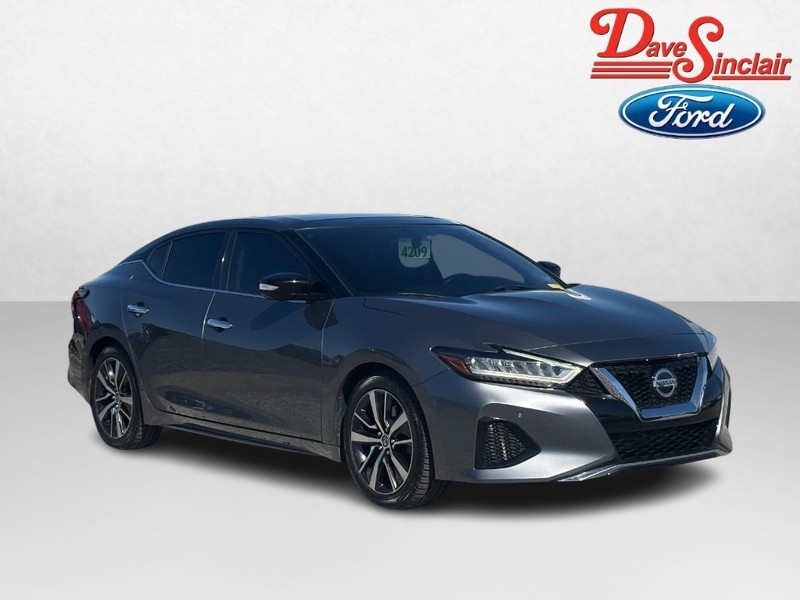 Nissan Maxima Vehicle Full-screen Gallery Image 04