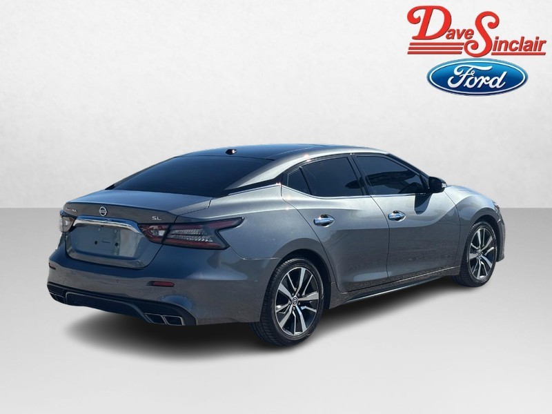Nissan Maxima Vehicle Full-screen Gallery Image 07
