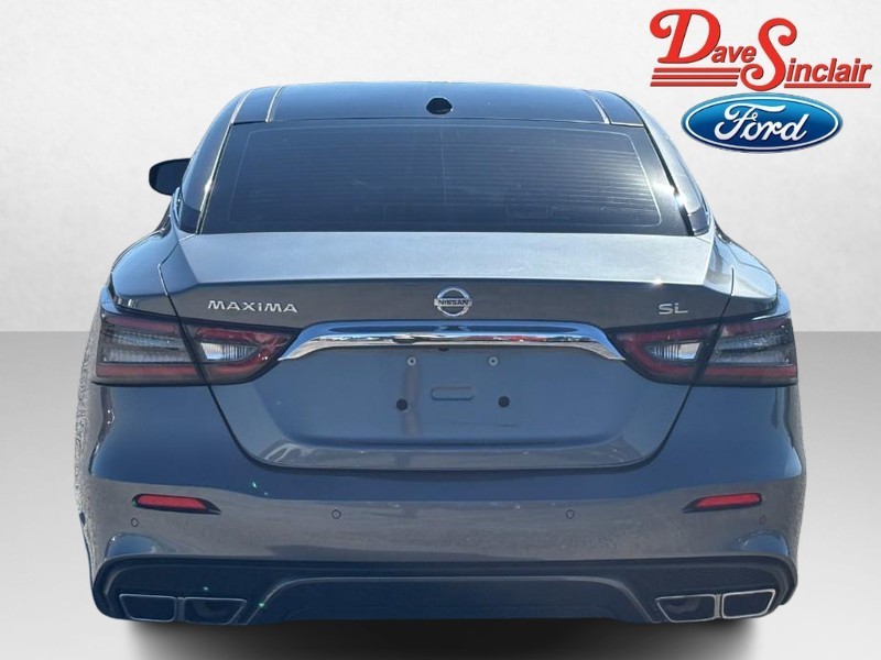 Nissan Maxima Vehicle Full-screen Gallery Image 08
