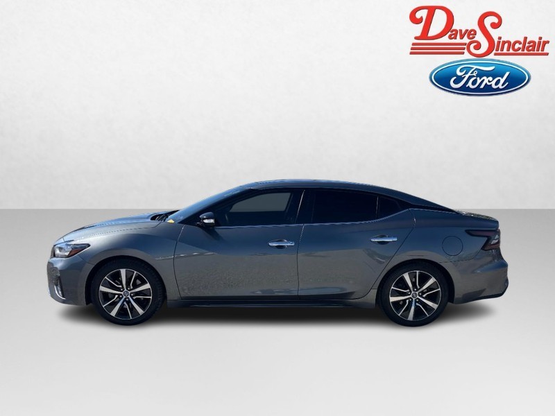 Nissan Maxima Vehicle Full-screen Gallery Image 10