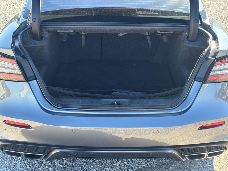Nissan Maxima Vehicle Full-screen Gallery Image 11