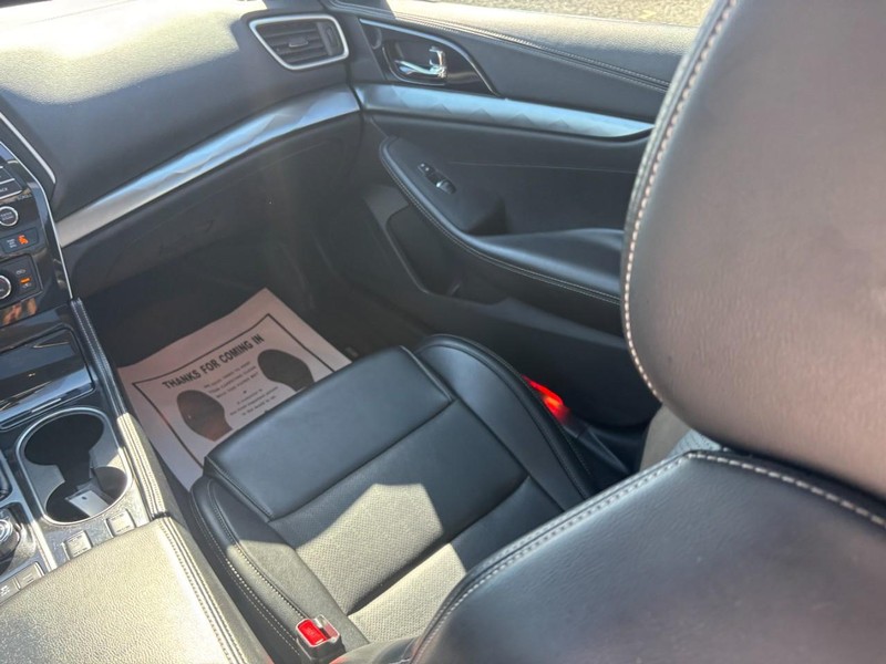 Nissan Maxima Vehicle Full-screen Gallery Image 16