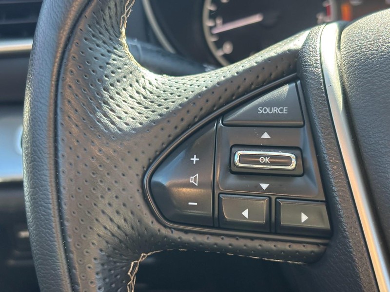 Nissan Maxima Vehicle Full-screen Gallery Image 19