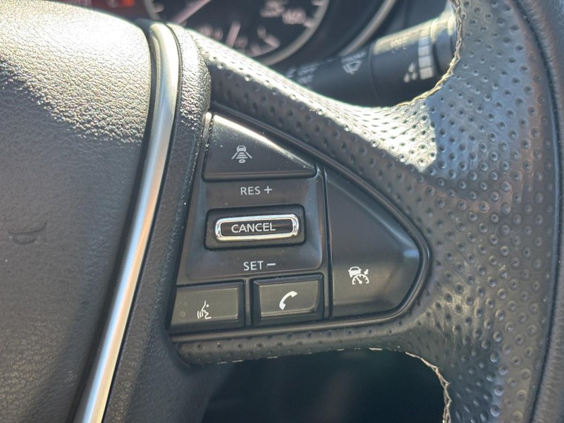 Nissan Maxima Vehicle Full-screen Gallery Image 20