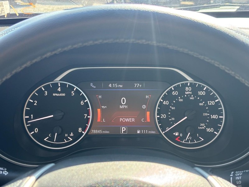Nissan Maxima Vehicle Full-screen Gallery Image 21