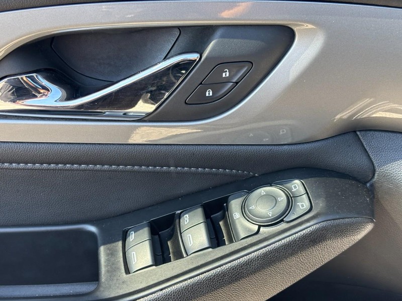 Chevrolet Traverse Vehicle Full-screen Gallery Image 17