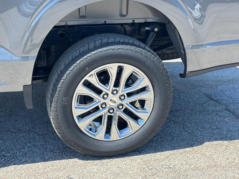 Ford F-150 Vehicle Full-screen Gallery Image 11