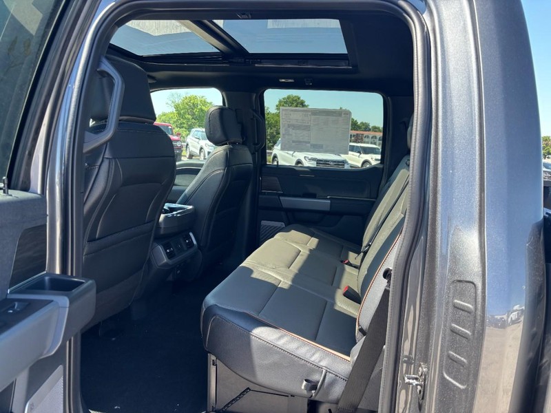 Ford F-150 Vehicle Full-screen Gallery Image 12