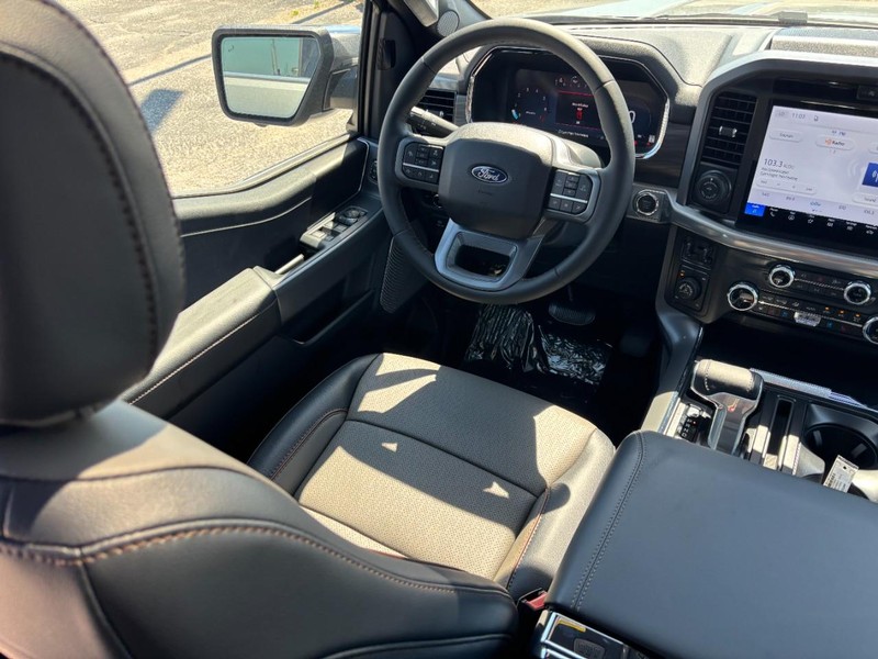 Ford F-150 Vehicle Full-screen Gallery Image 13