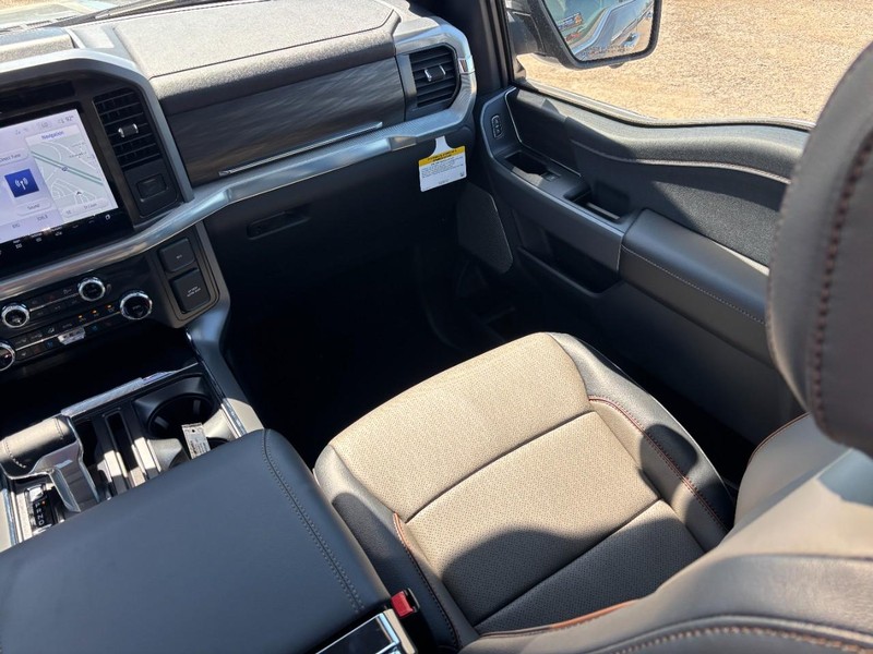 Ford F-150 Vehicle Full-screen Gallery Image 15