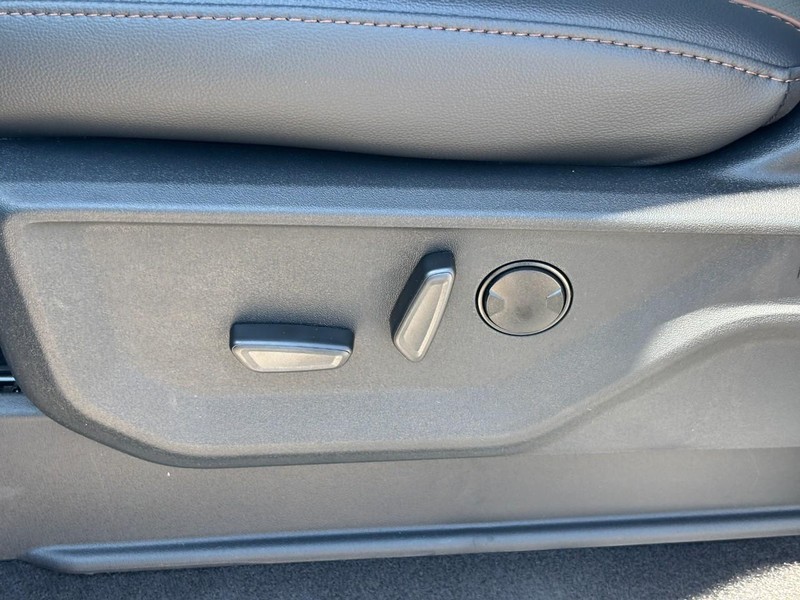 Ford F-150 Vehicle Full-screen Gallery Image 16