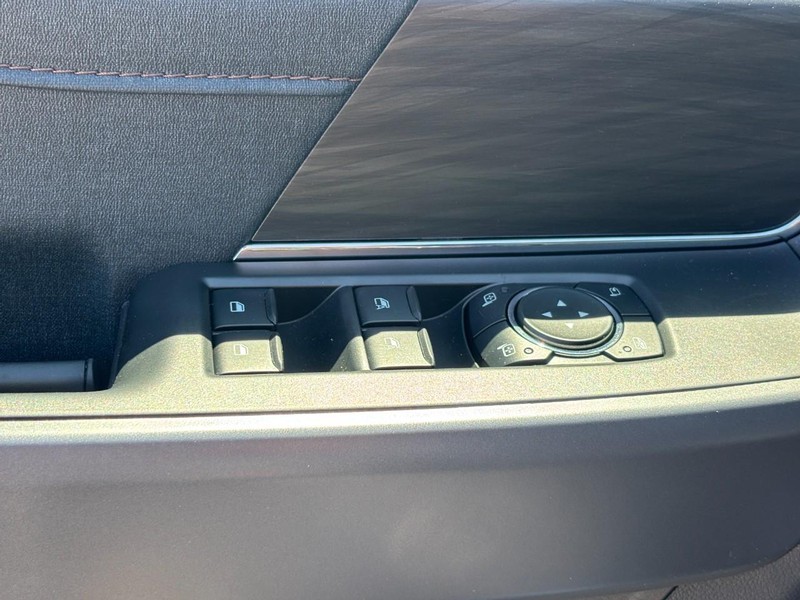 Ford F-150 Vehicle Full-screen Gallery Image 17
